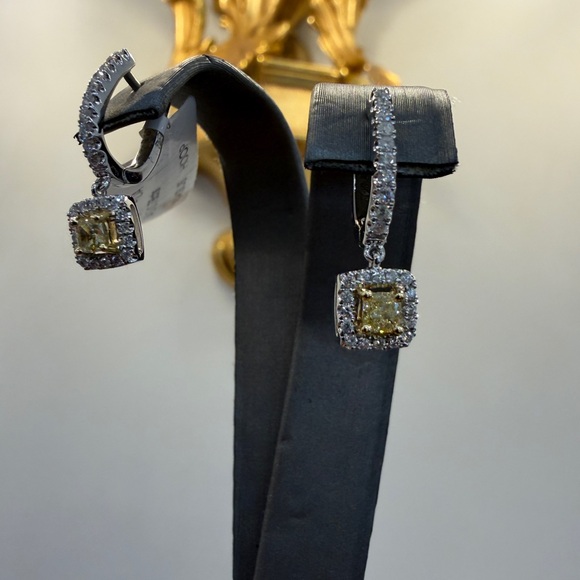 Engagement Ring Fancy Yellow Natural Diamond Cushion VS1 Rare GIA Certified - Picture 8 of 9